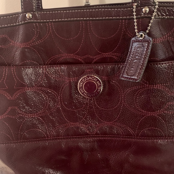 Coach signature Oversized Plum multi pockets tote adjustable shoulder st… - Picture 2 of 16